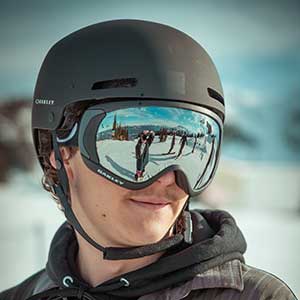 Sam Mendola headshot